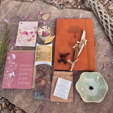 Load image into Gallery viewer, 🌿 Earth &amp; Bloom: Spring Box
